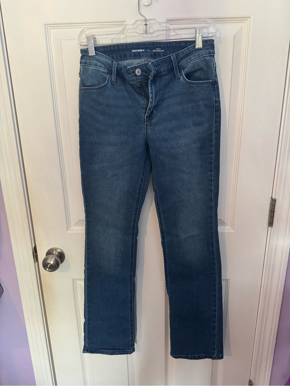 Old Navy Straight-Leg Women's Jeans in Medium Blue